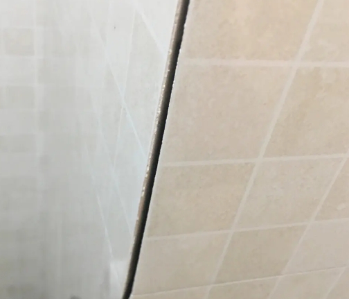 延川瓷砖空鼓维修公司分享阳台瓷砖脱落的修复过程可以分为以下几个步骤