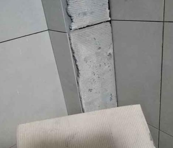 延川瓷砖空鼓维修公司分享下厨房瓷砖脱落的补救措施。
